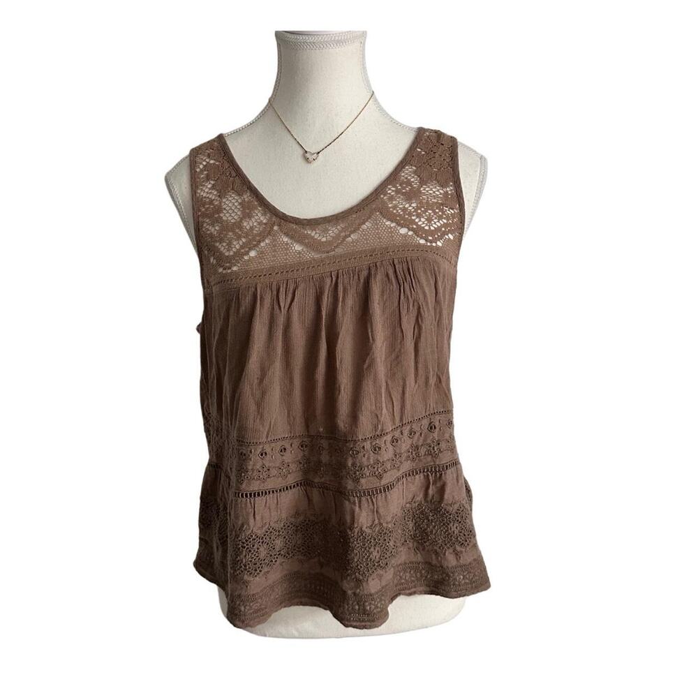 Women’s Size Medium Dainty Embroidered Blouse Size Medium